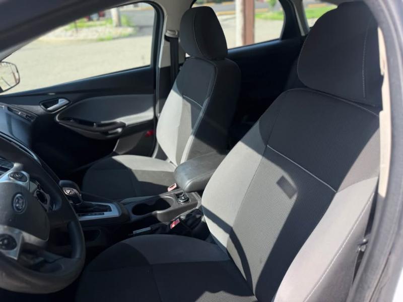 Ford Focus SE 2012