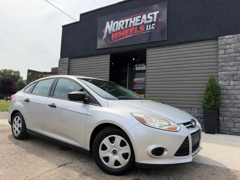 Ford Focus S Sedan 2014
