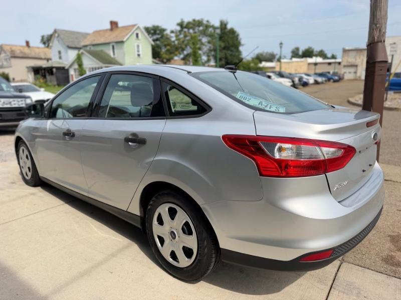 Ford Focus S Sedan 2014