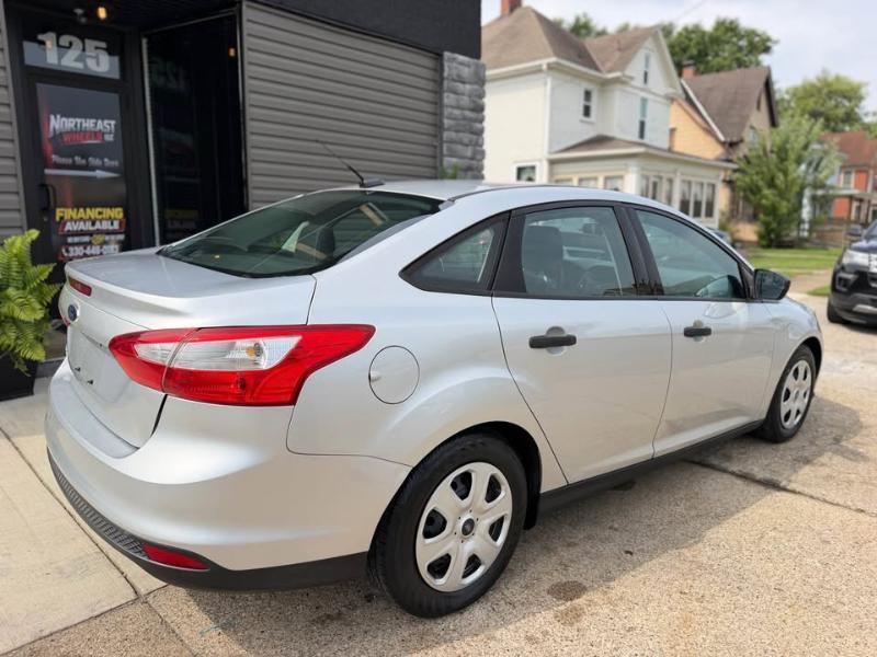 Ford Focus S Sedan 2014