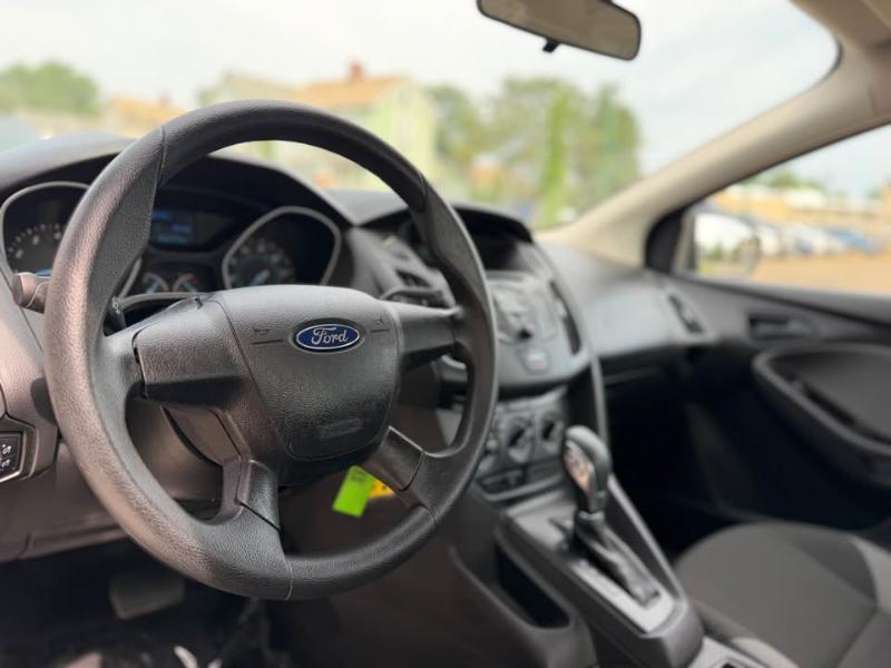 Ford Focus S Sedan 2014