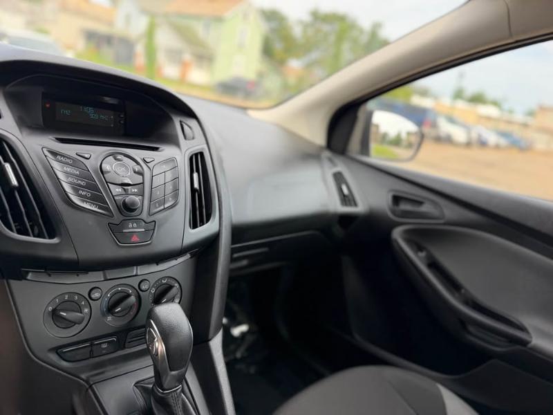 Ford Focus S Sedan 2014