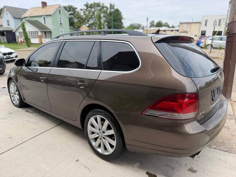 Volkswagen Jetta SportWagen 2.0L TDI 2012