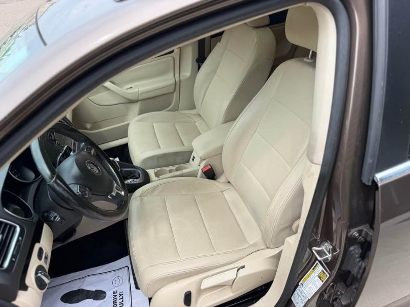 Volkswagen Jetta SportWagen 2.0L TDI 2012