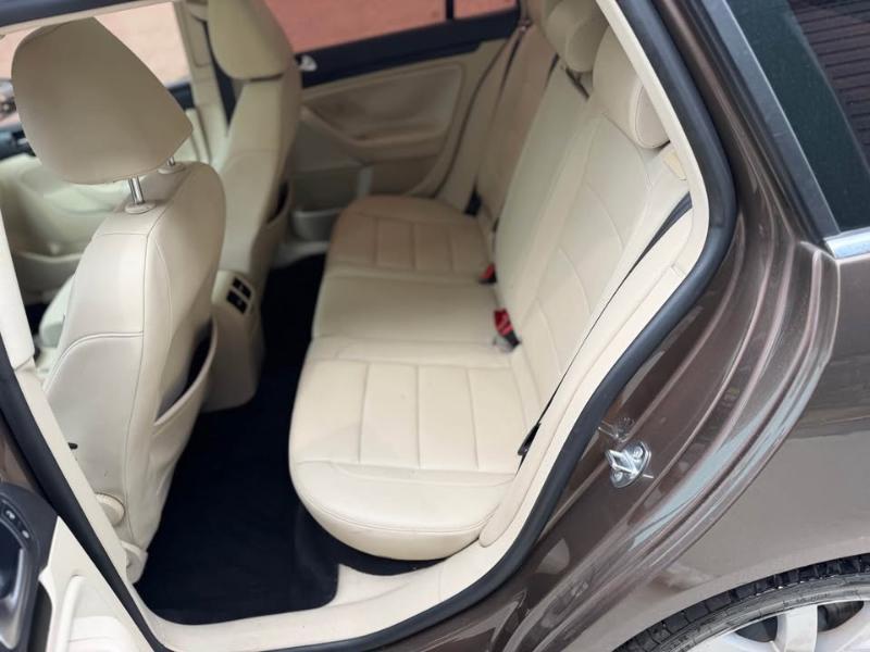 Volkswagen Jetta SportWagen 2.0L TDI 2012