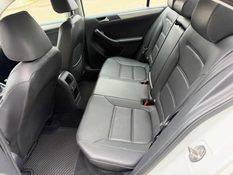 Volkswagen Jetta 1.4T SE 6A 2017