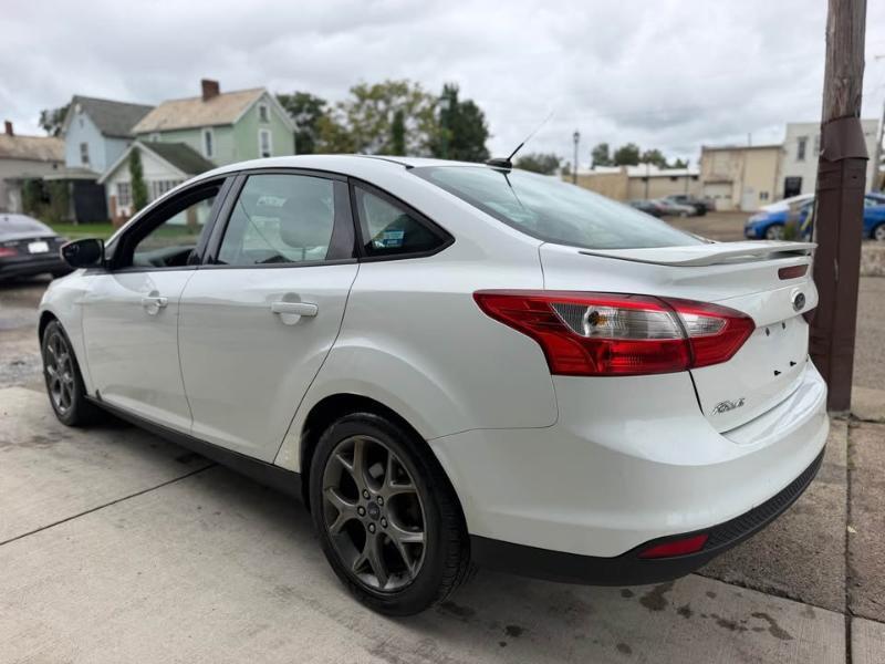 Ford Focus SE Sedan 2013