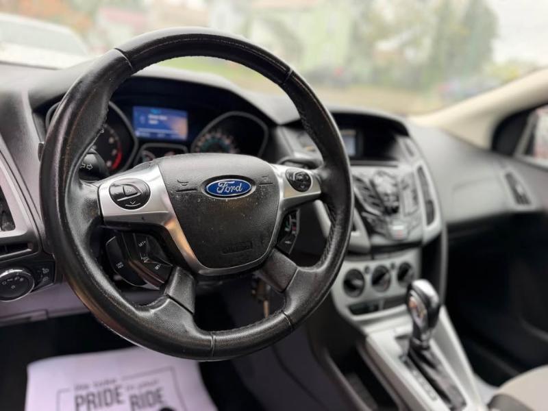 Ford Focus SE 2012