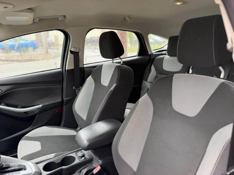 Ford Focus SE 2012