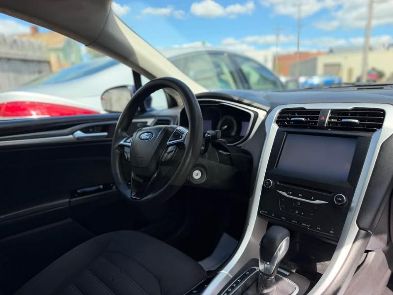 Ford Fusion SE 2013