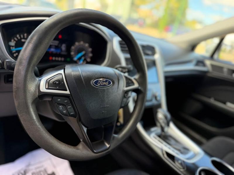 Ford Fusion SE 2013