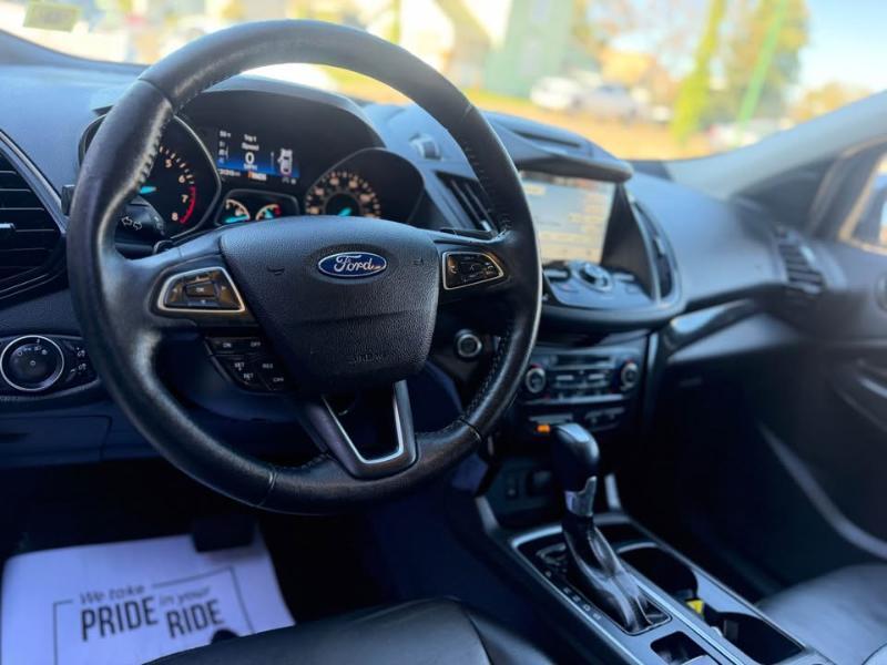 Ford Escape Titanium 4WD 2017