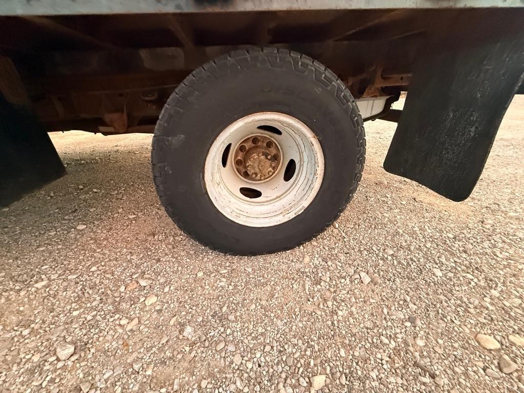2002 Ford F-350 - Photo 9