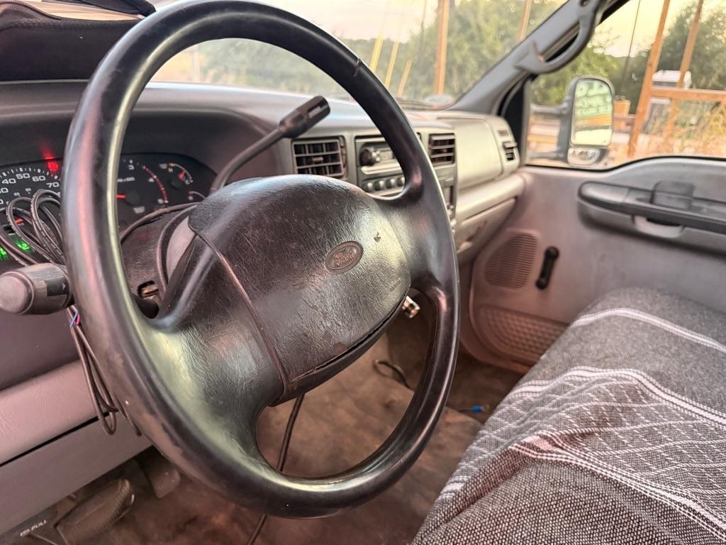 2002 Ford F-350 - Photo 13