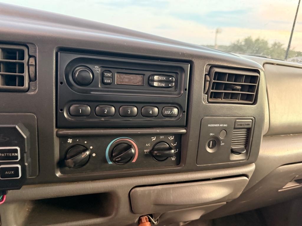 2002 Ford F-350 - Photo 19