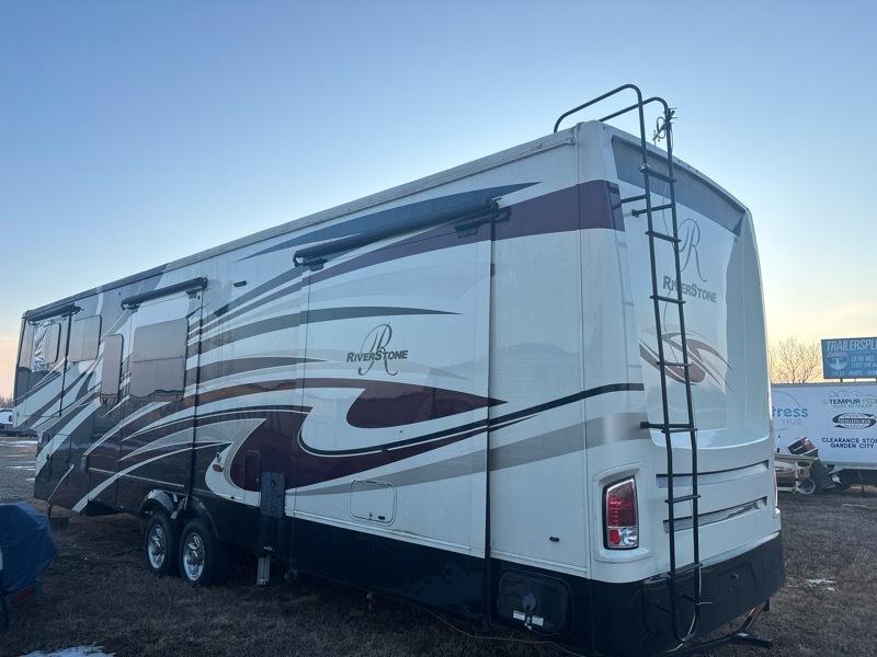 Forest River Riverstone  2018