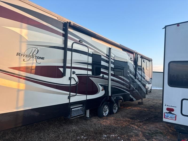 Forest River Riverstone  2018