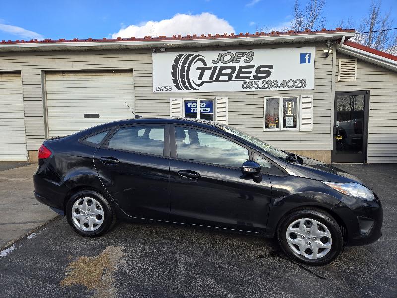 2013 Ford Fiesta SE's photo