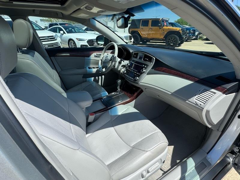 Toyota Avalon Base 2012