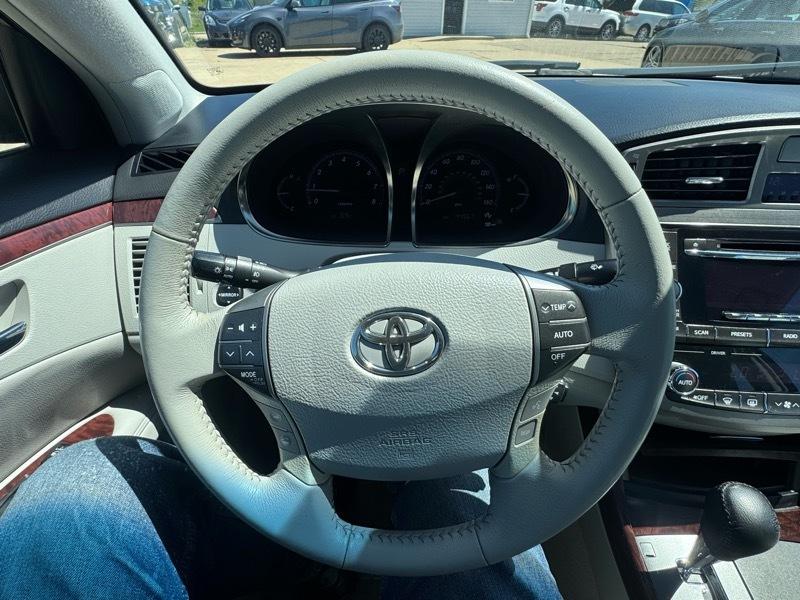 Toyota Avalon Base 2012