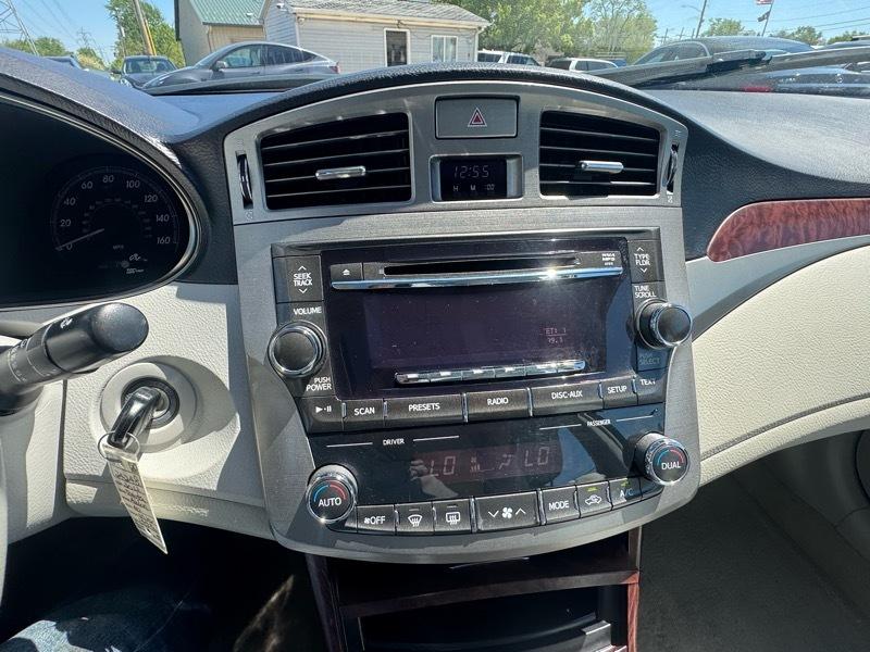 Toyota Avalon Base 2012