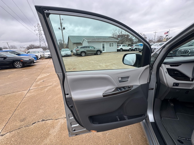 Toyota Sienna Limited Premium 7-Passenger 2020