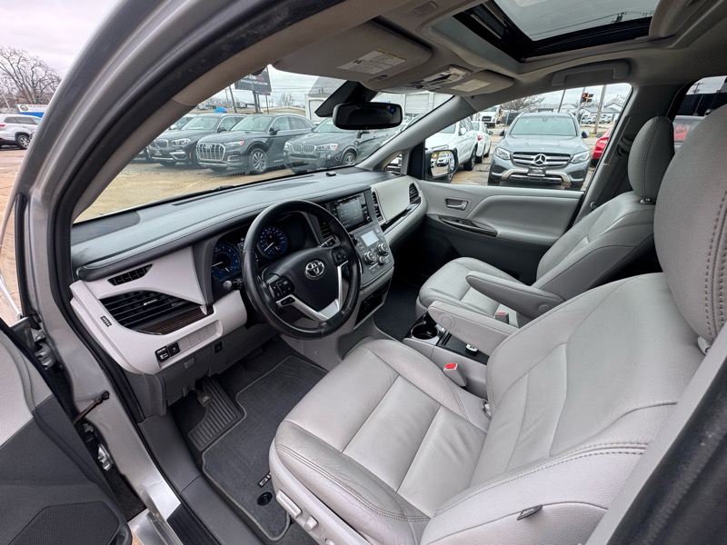 Toyota Sienna Limited Premium 7-Passenger 2020