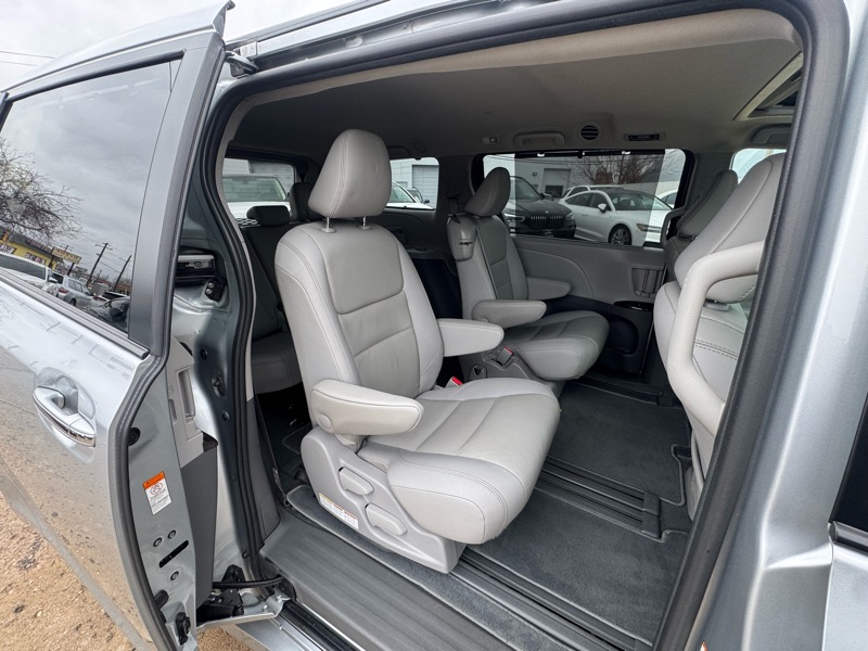 Toyota Sienna Limited Premium 7-Passenger 2020