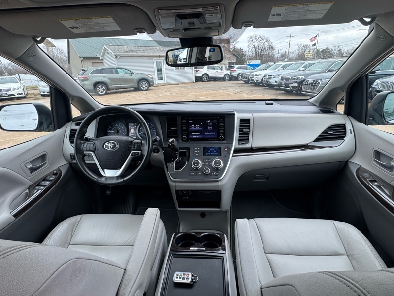 Toyota Sienna Limited Premium 7-Passenger 2020