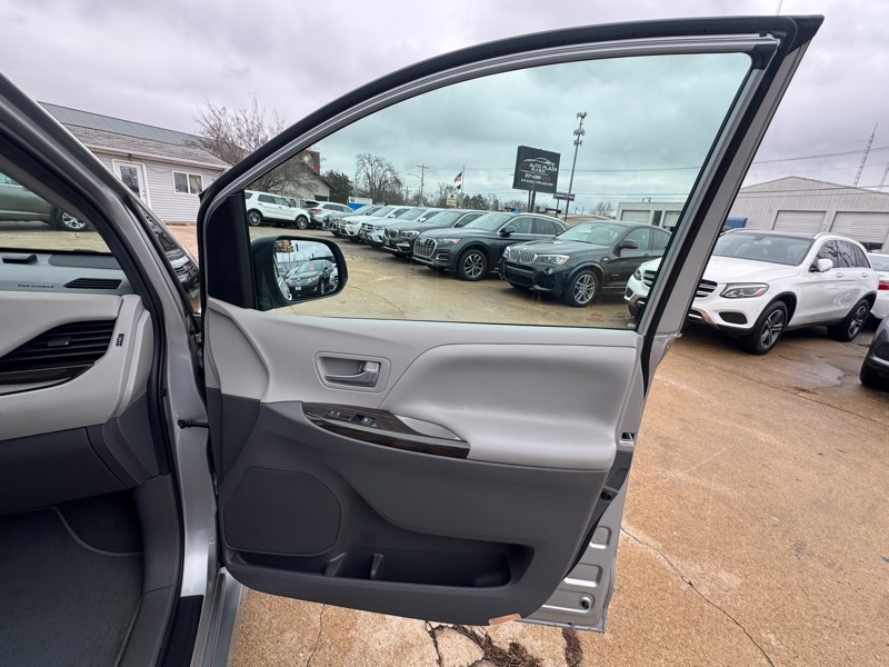 Toyota Sienna Limited Premium 7-Passenger 2020