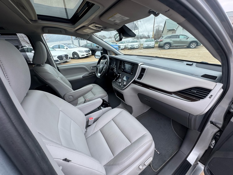 Toyota Sienna Limited Premium 7-Passenger 2020