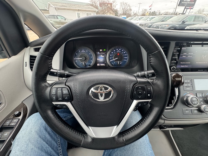 Toyota Sienna Limited Premium 7-Passenger 2020