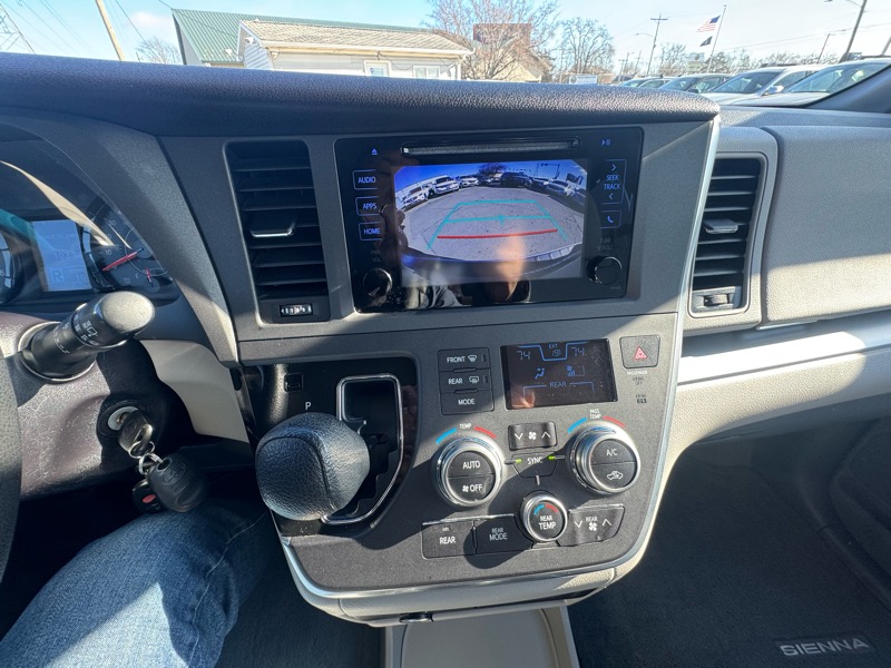 Toyota Sienna LE FWD 8-Passenger V6 2015