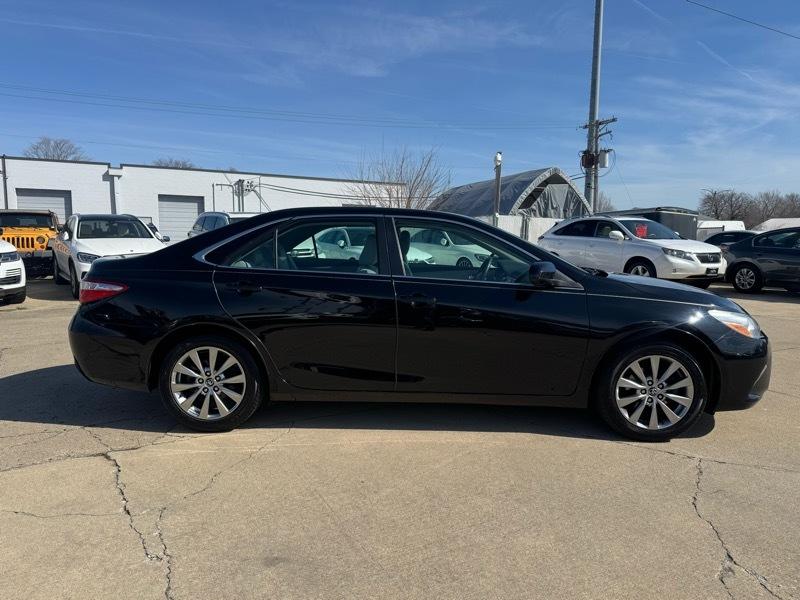 Toyota Camry 4dr Sdn I4 Auto XLE (Natl) 2015