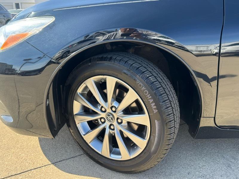 Toyota Camry 4dr Sdn I4 Auto XLE (Natl) 2015