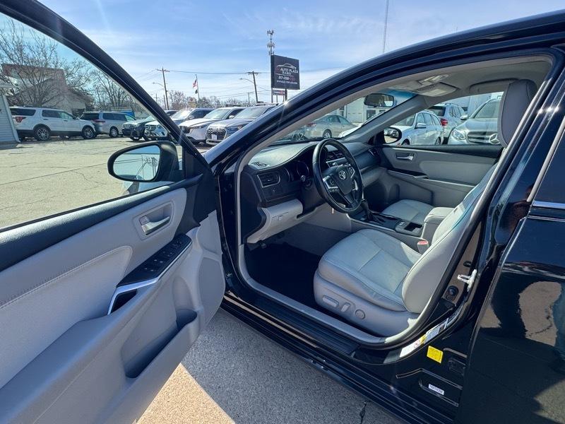 Toyota Camry 4dr Sdn I4 Auto XLE (Natl) 2015