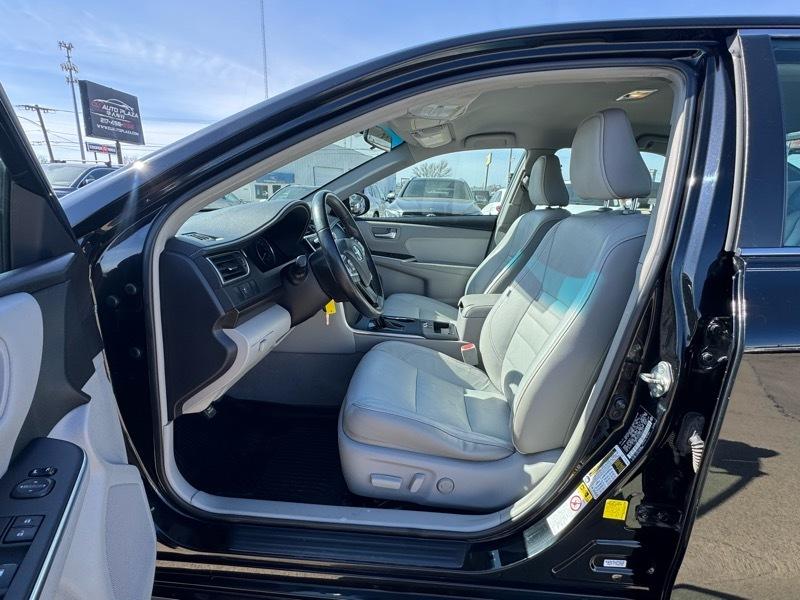 Toyota Camry 4dr Sdn I4 Auto XLE (Natl) 2015