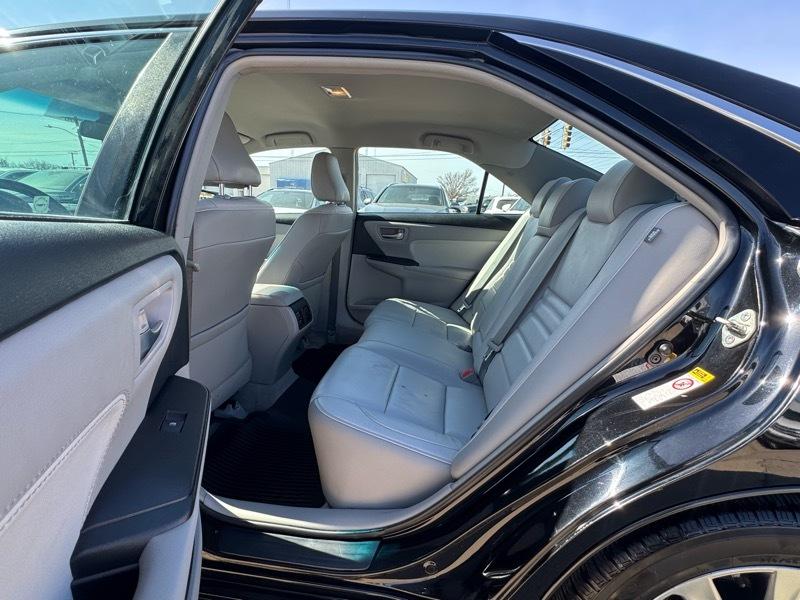 Toyota Camry 4dr Sdn I4 Auto XLE (Natl) 2015