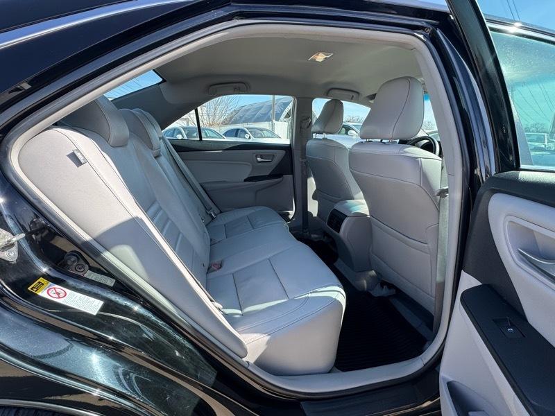 Toyota Camry 4dr Sdn I4 Auto XLE (Natl) 2015