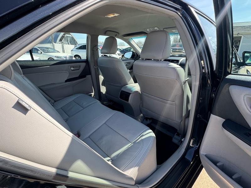 Toyota Camry 4dr Sdn I4 Auto XLE (Natl) 2015