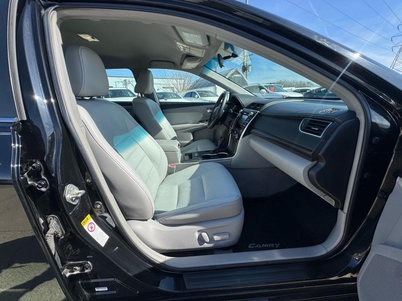 Toyota Camry 4dr Sdn I4 Auto XLE (Natl) 2015