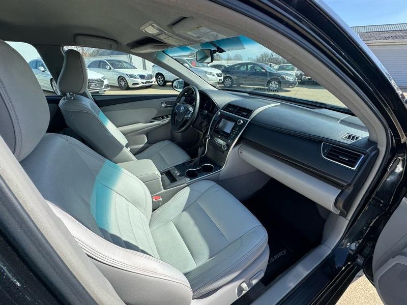 Toyota Camry 4dr Sdn I4 Auto XLE (Natl) 2015