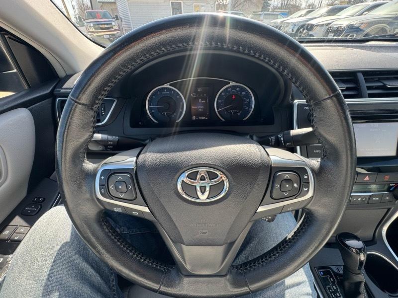 Toyota Camry 4dr Sdn I4 Auto XLE (Natl) 2015