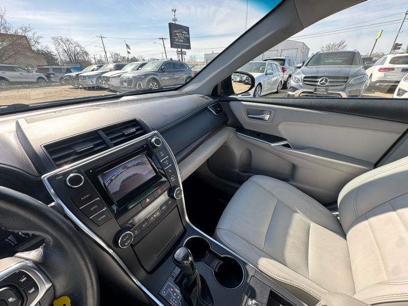 Toyota Camry 4dr Sdn I4 Auto XLE (Natl) 2015