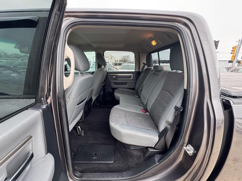 RAM 1500 SLT Crew Cab SWB 4WD 2015