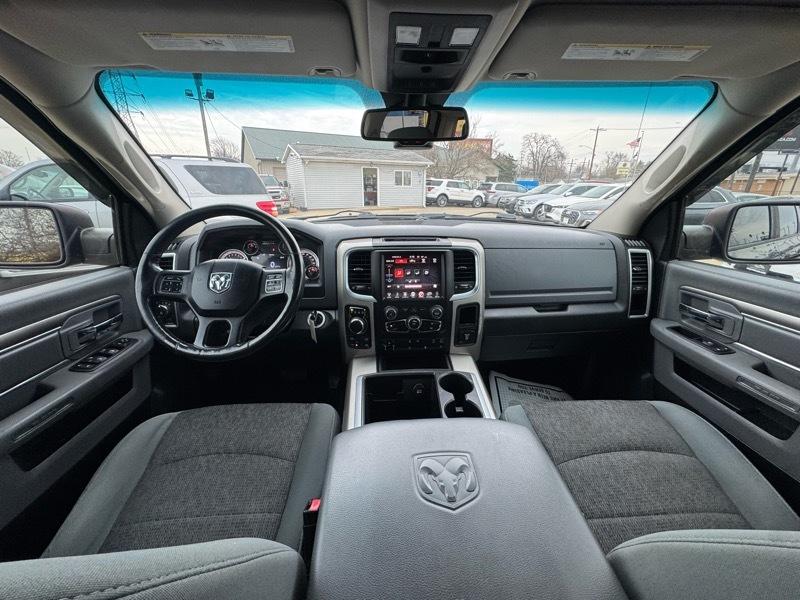 RAM 1500 SLT Crew Cab SWB 4WD 2015