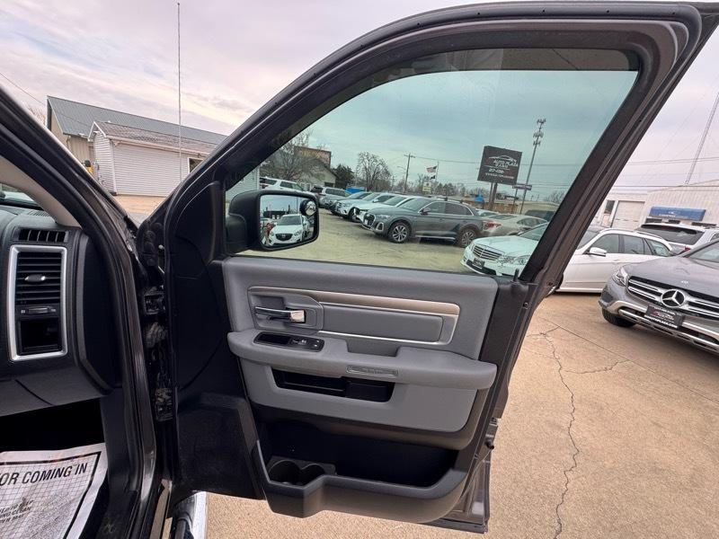 RAM 1500 SLT Crew Cab SWB 4WD 2015