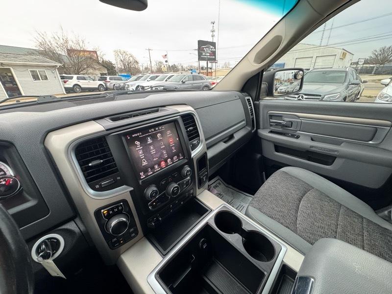 RAM 1500 SLT Crew Cab SWB 4WD 2015