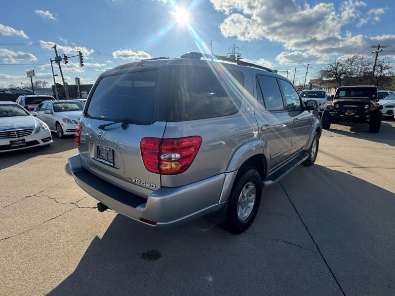 Toyota Sequoia SR5 4WD 2003