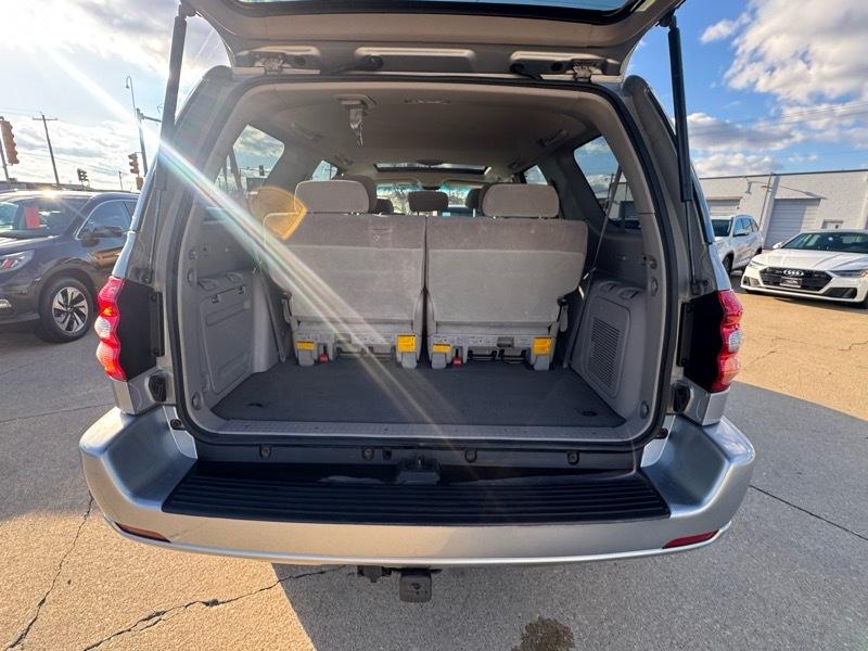 Toyota Sequoia SR5 4WD 2003